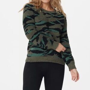 NWT Barefoot Dreams Cozy Chic Seaside Crew Neck Pullover Size M